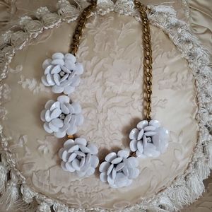 NWT, Stunner Flowers Necklace